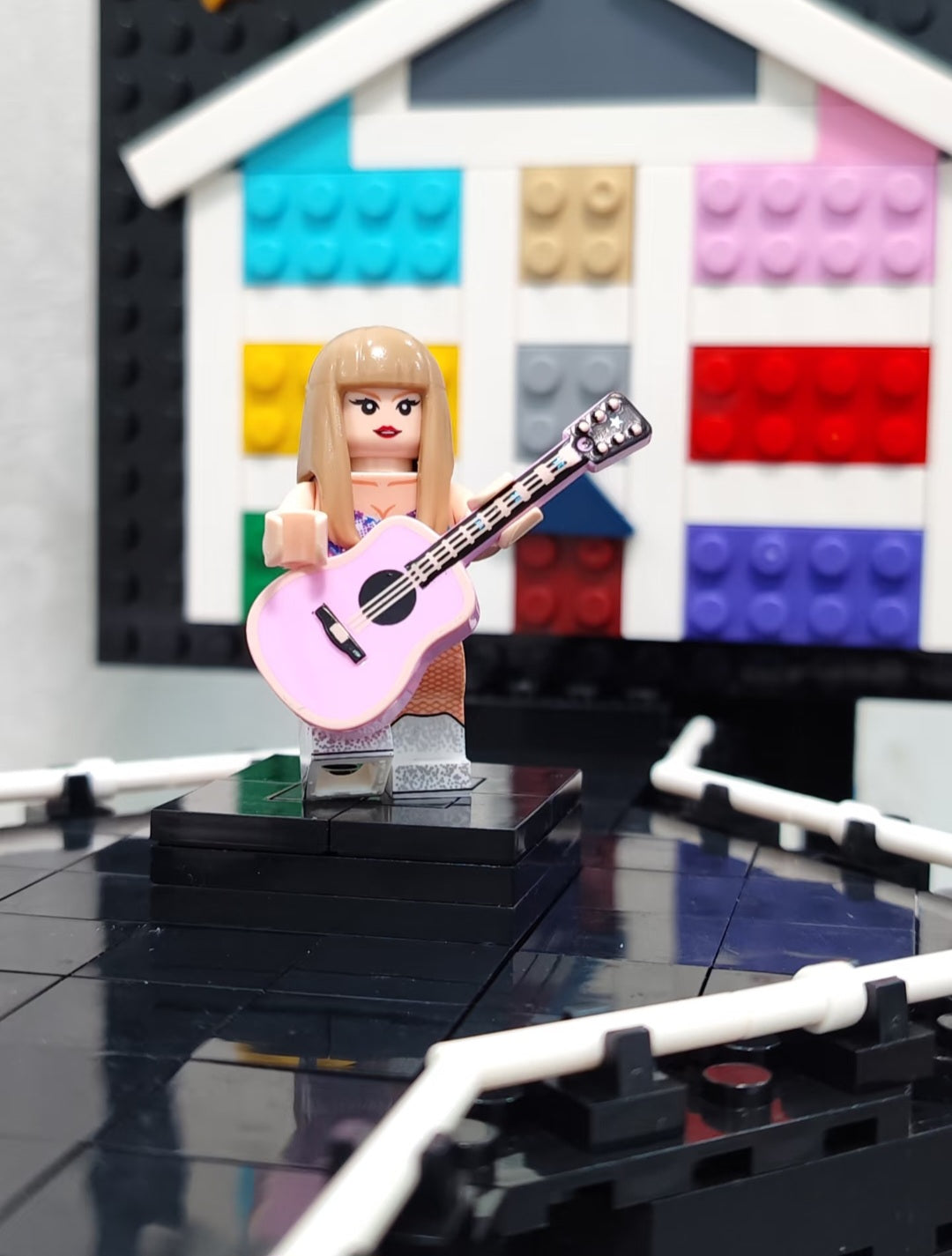 Taylor Swift Eras Tour Lifting Stage Building Block Set with 8pc Minifigures